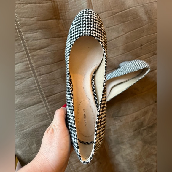 Lands End Black and White Checkered Pumps, Size 10 - Picture 3 of 4